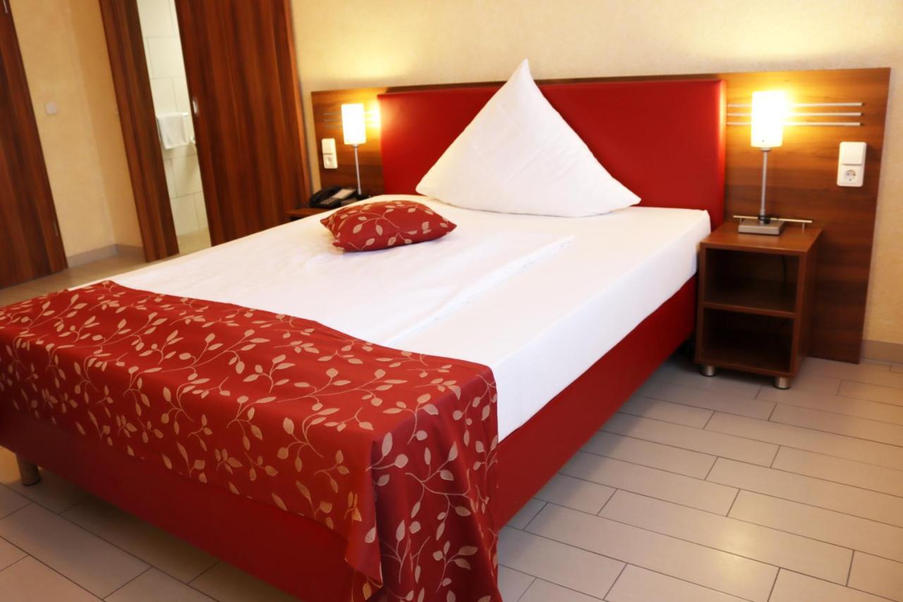 Land-Gut-Hotel Am Ring Meuspath エクステリア 写真