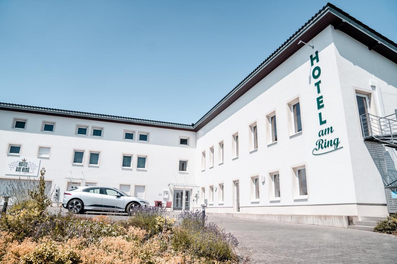 Land-Gut-Hotel Am Ring Meuspath エクステリア 写真
