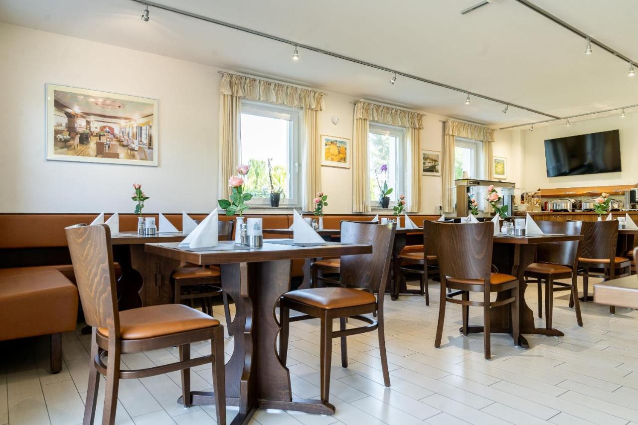 Land-Gut-Hotel Am Ring Meuspath エクステリア 写真