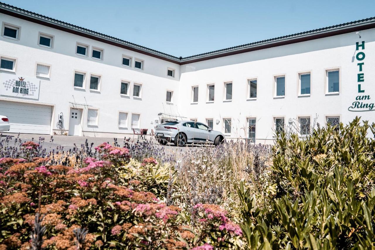 Land-Gut-Hotel Am Ring Meuspath エクステリア 写真