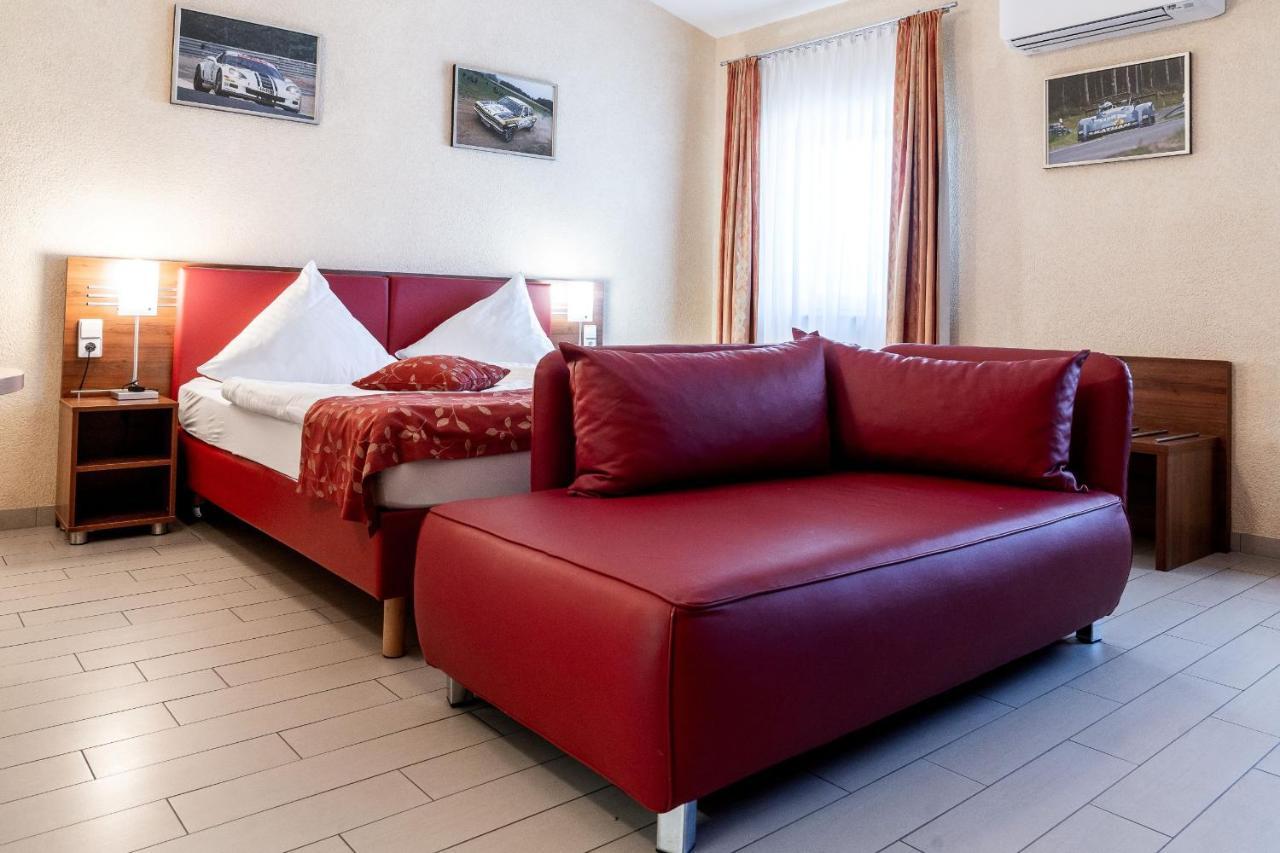 Land-Gut-Hotel Am Ring Meuspath エクステリア 写真
