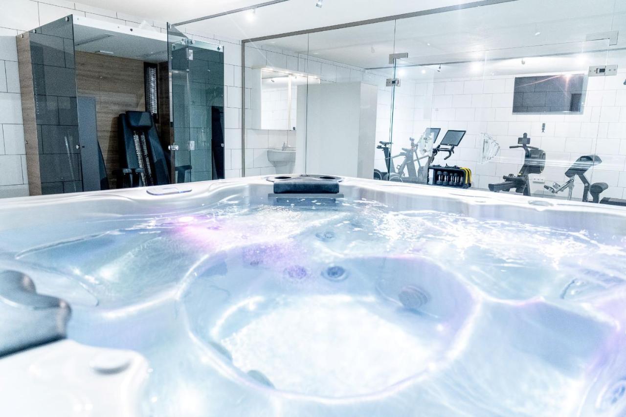 Land-Gut-Hotel Am Ring Meuspath エクステリア 写真