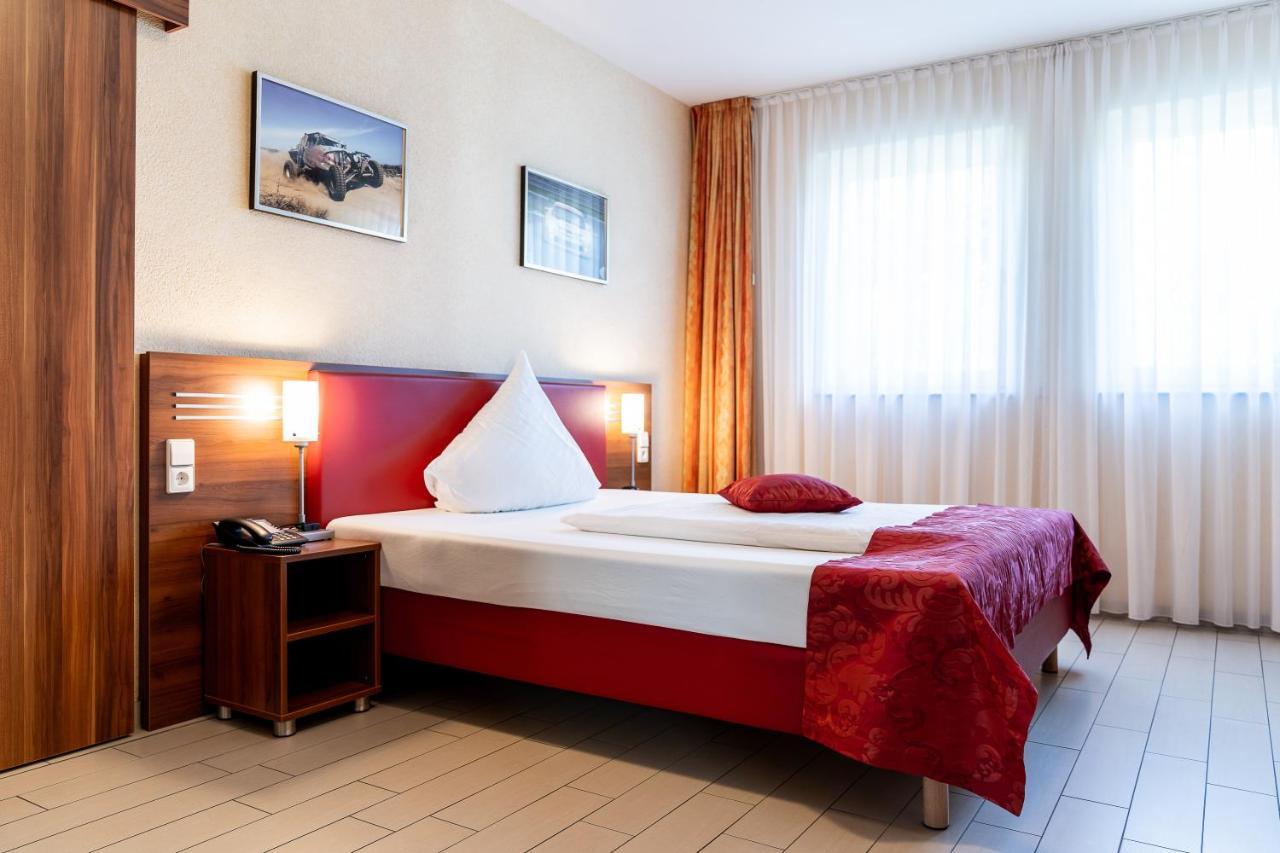 Land-Gut-Hotel Am Ring Meuspath エクステリア 写真