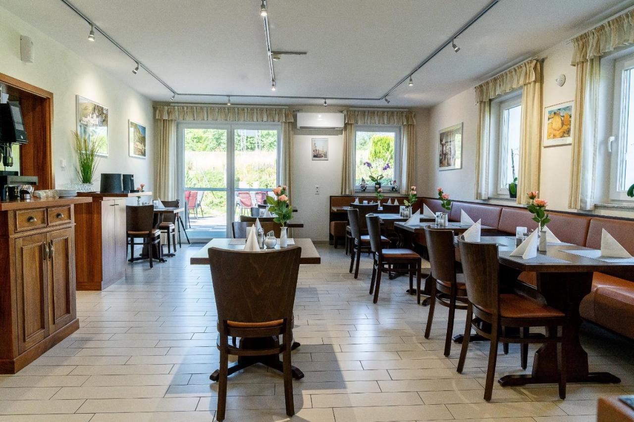 Land-Gut-Hotel Am Ring Meuspath エクステリア 写真