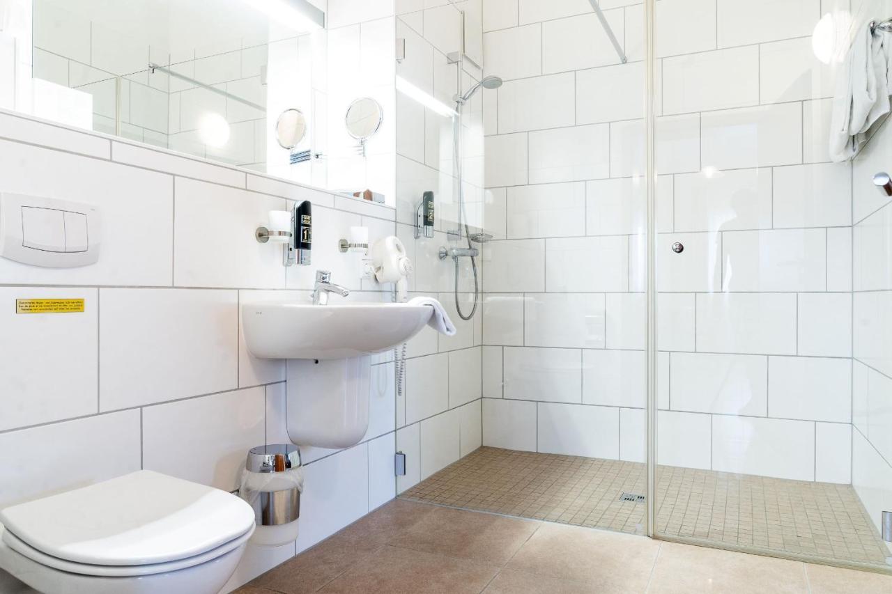 Land-Gut-Hotel Am Ring Meuspath エクステリア 写真