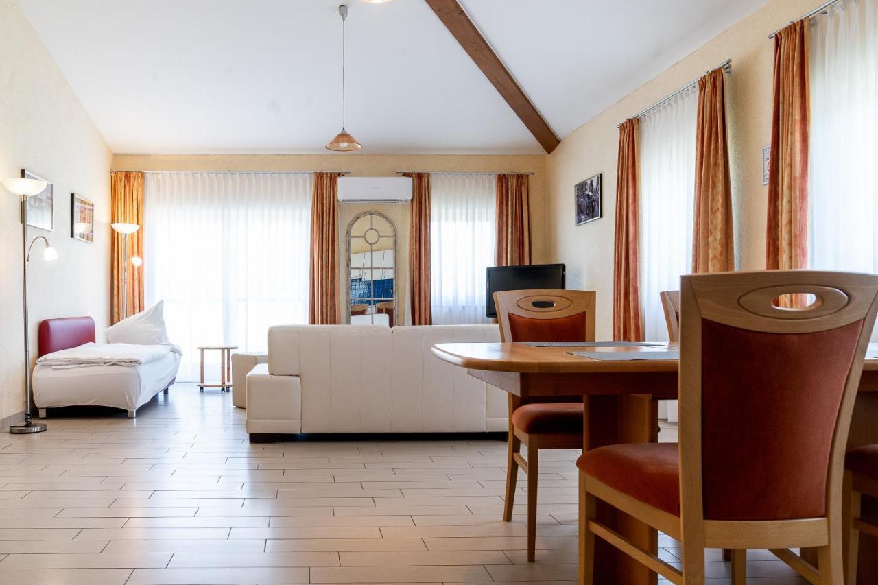 Land-Gut-Hotel Am Ring Meuspath エクステリア 写真