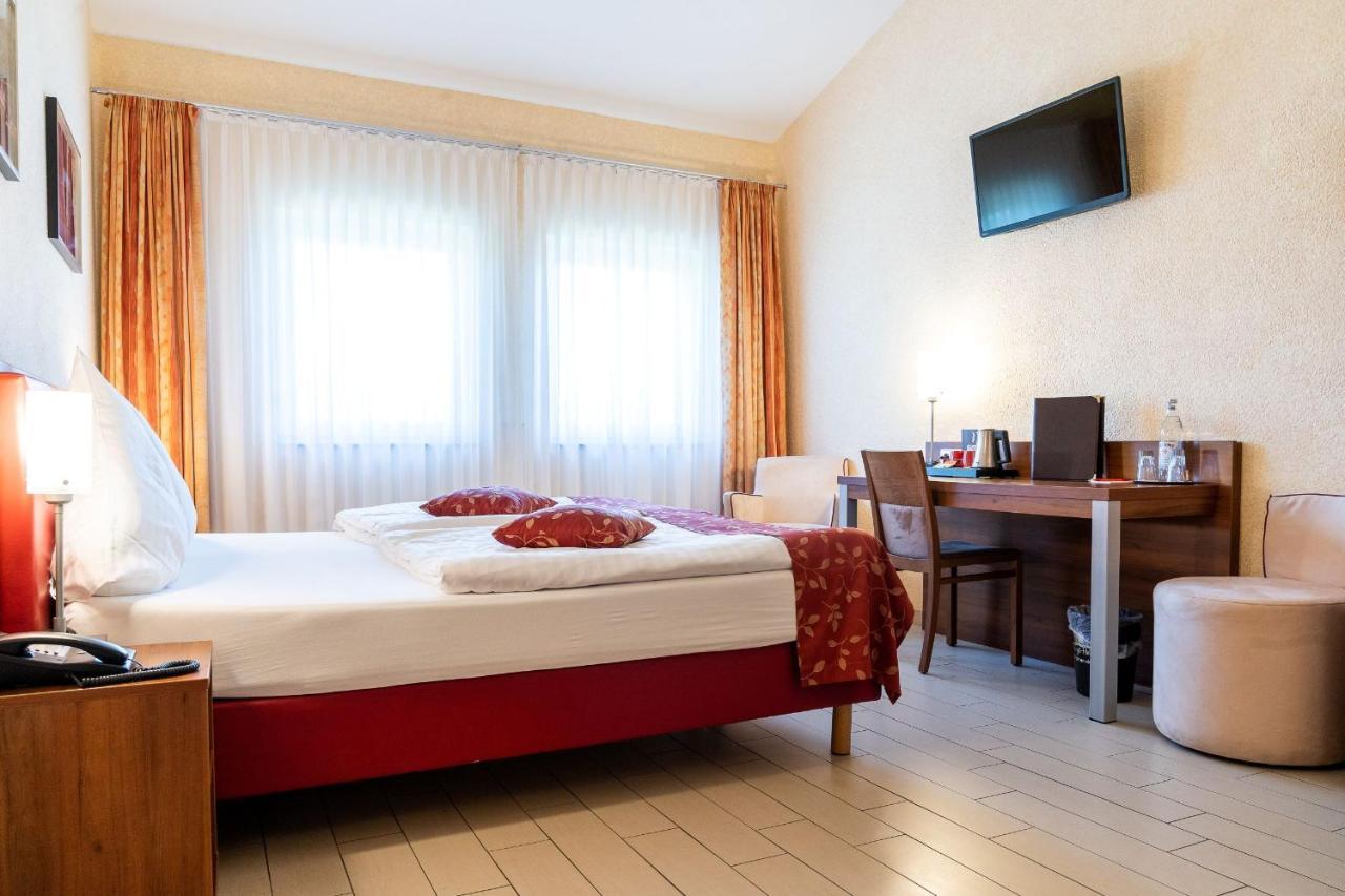Land-Gut-Hotel Am Ring Meuspath エクステリア 写真
